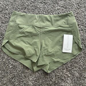 Athleta medium Run with It 3.5” shorts